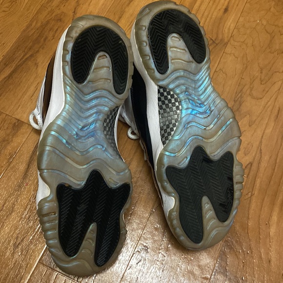 Air Jordan 11 Retro Low - Picture 6 of 8